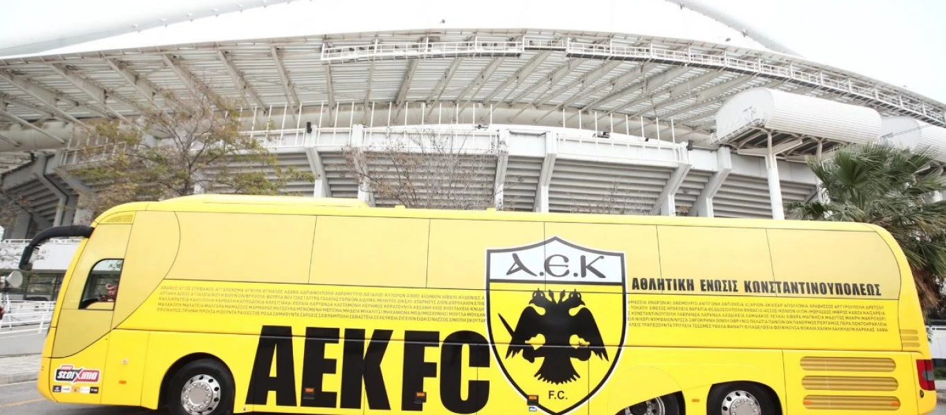 H περιπετειώδης αποχώρηση του πούλμαν της ΑΕΚ από το «Καραϊσκάκης»